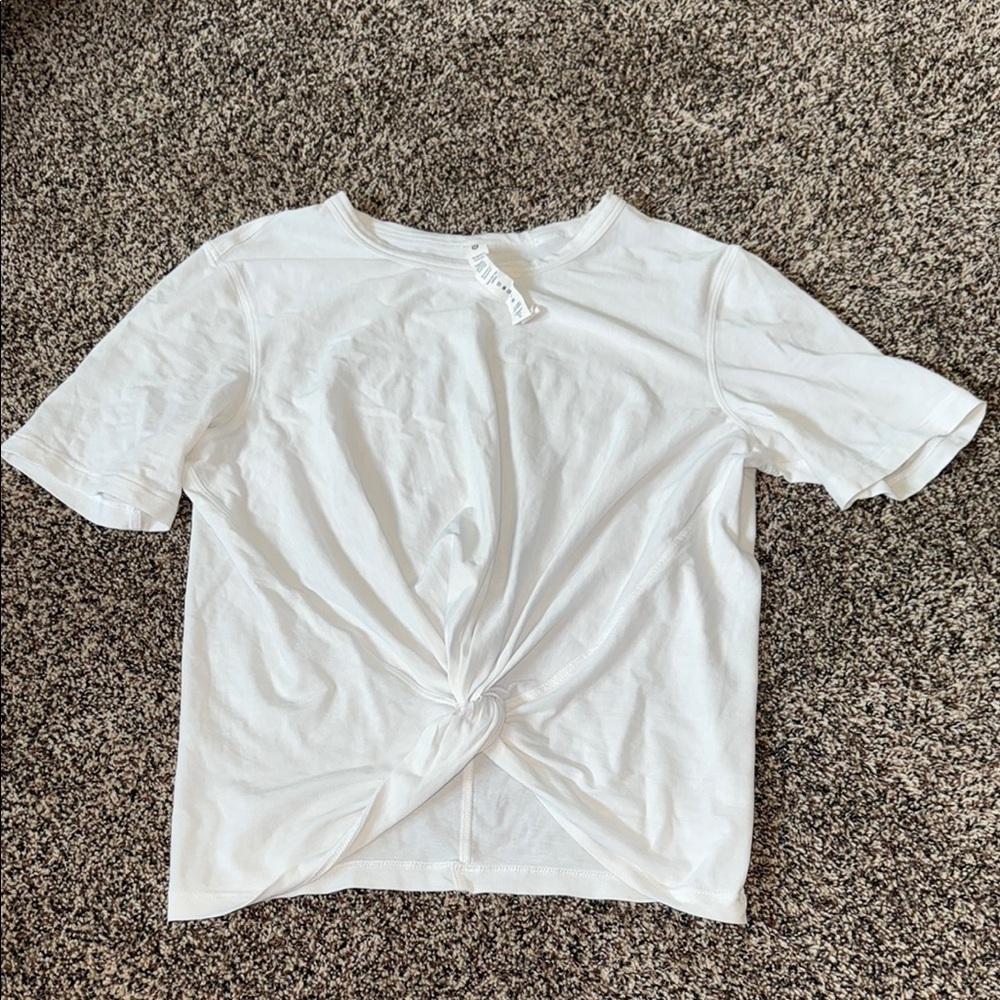 Lululemon size 4 white knotted tshirt